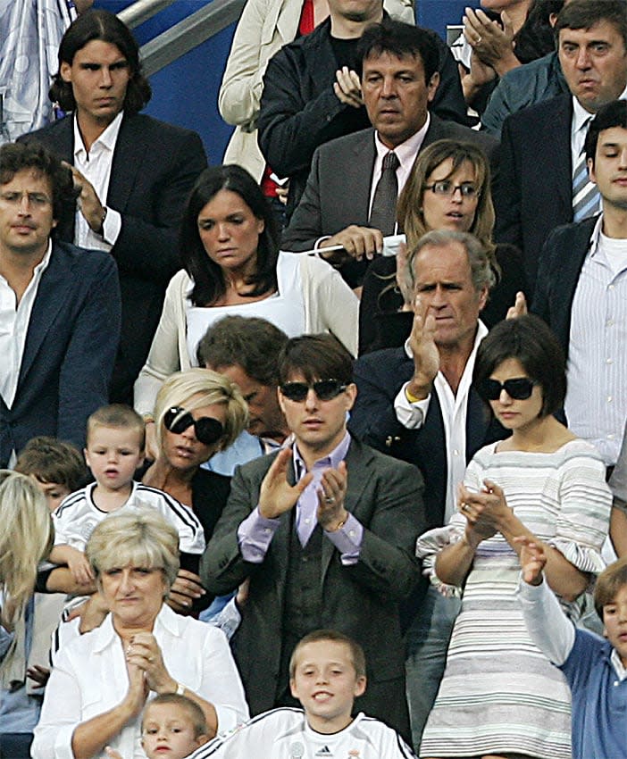 Victoria Beckham con Tom Cruise y Katie Holmes en un partido del Real Madrid en 2007