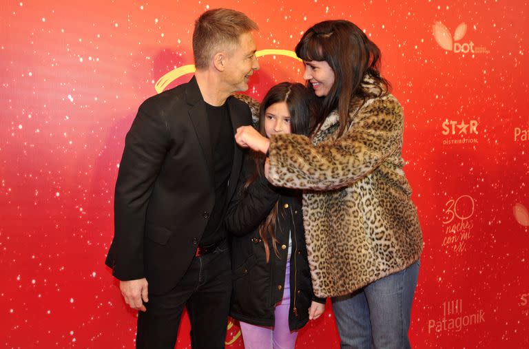 Suar junto a su hija Margarita y su exmujer, Griselda Siciliani, en la avant premiere