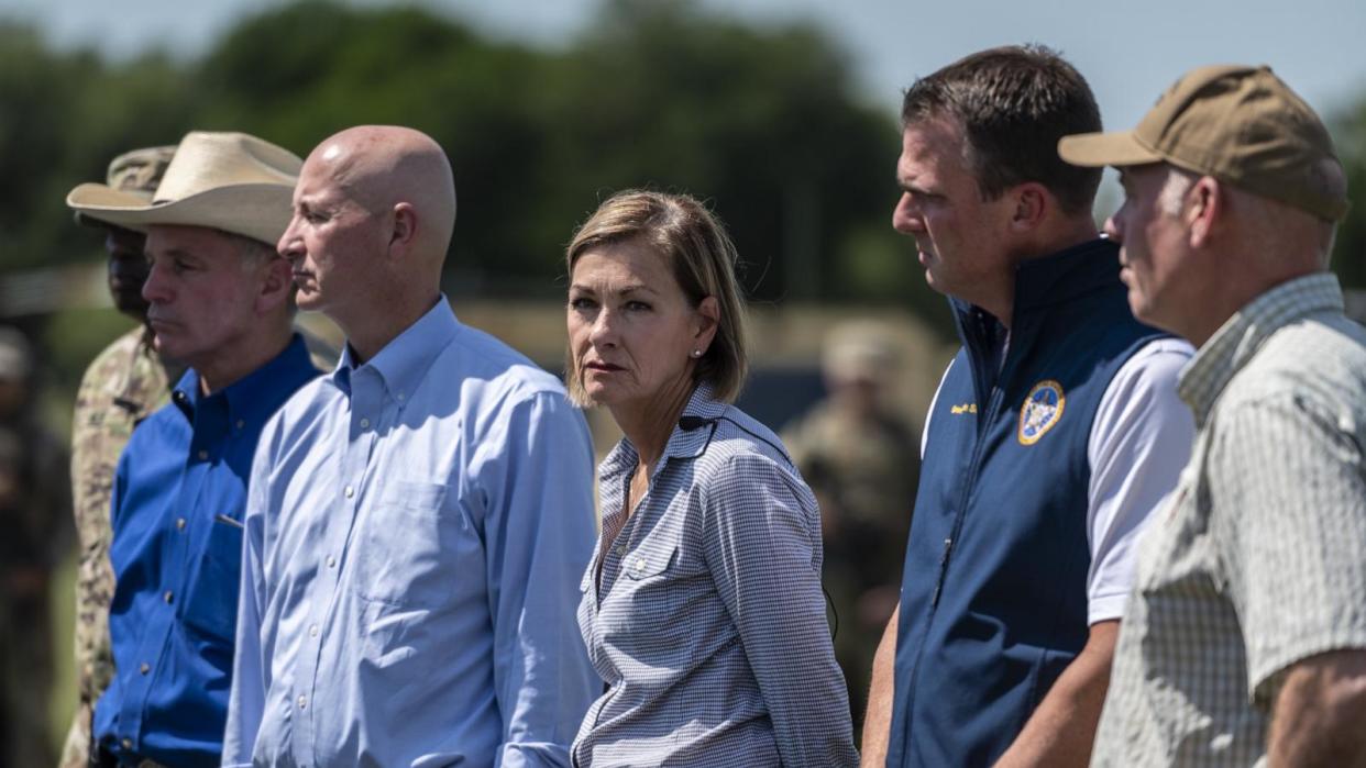 PHOTO: Kim Renyolds, governor of Iowa, center, during a news conference in Mission, Texas, Oct. 6, 2021.  (Sergio Flores/Bloomberg via Getty Images)