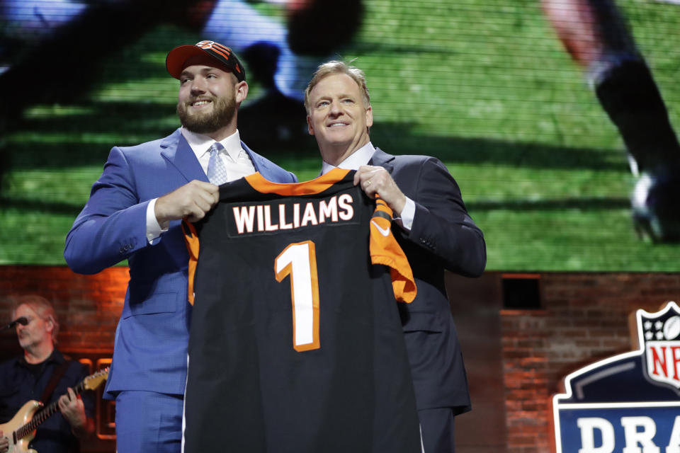 Alabama tackle Jonah Williams poses with NFL Commissioner Roger Goodell after the Cincinnati Bengals selected Williams in the first round at the NFL football draft, Thursday, April 25, 2019, in Nashville, Tenn. (AP Photo/Mark Humphrey)