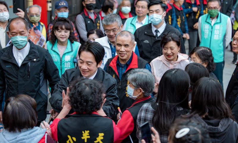 ▲賴清德下鄉為蔡培慧輔選，受到民眾歡迎。（圖／蔡培慧競總提供，2023.02.27）