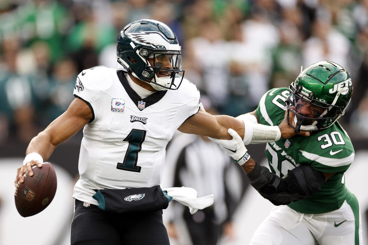 Eagles' DeVonta Smith has an all-time first that he'd rather forget