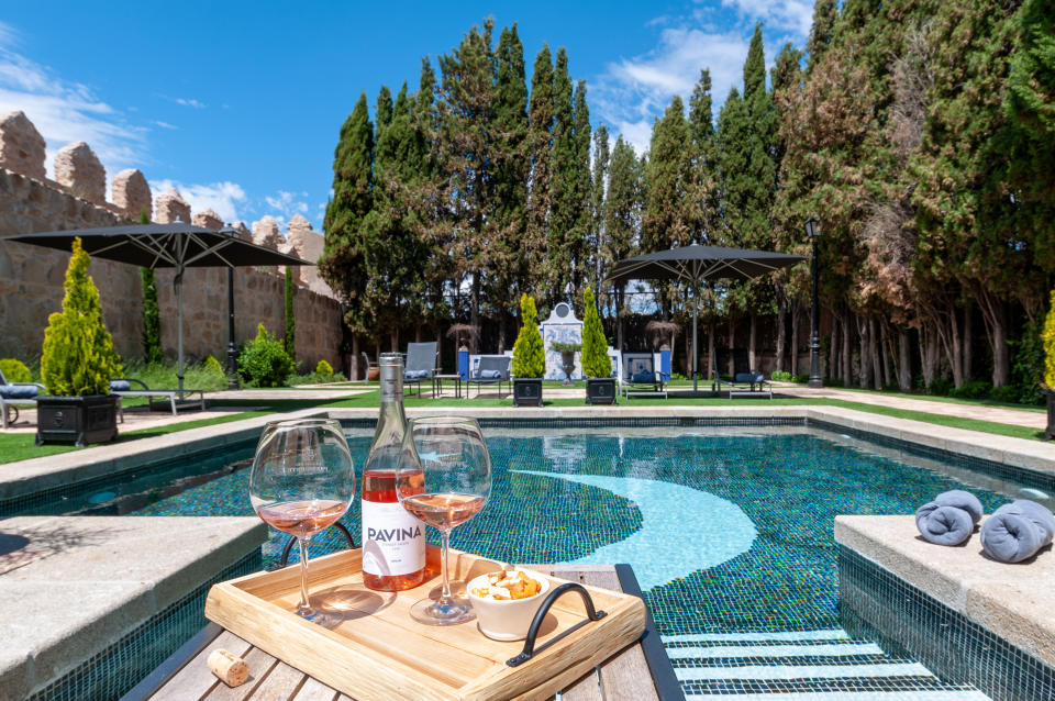 La piscina, el jardín y un trozo de la muralla de La Casa del Presidente. Foto: La Casa del Presidente