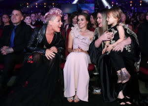 Pink, Savannah, Kelly Clarkson and River