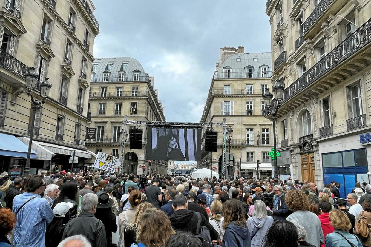 « Je suis venu rendre hommage à une personne attachante et simple », témoigne Pierre, 66 ans.  - Credit:Alice Pairo-Vasseur