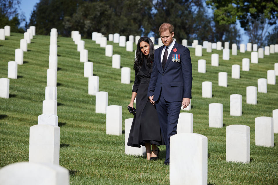 Prince Harry and Meghan Markle laying flowers at Los Angeles National Cemetery 