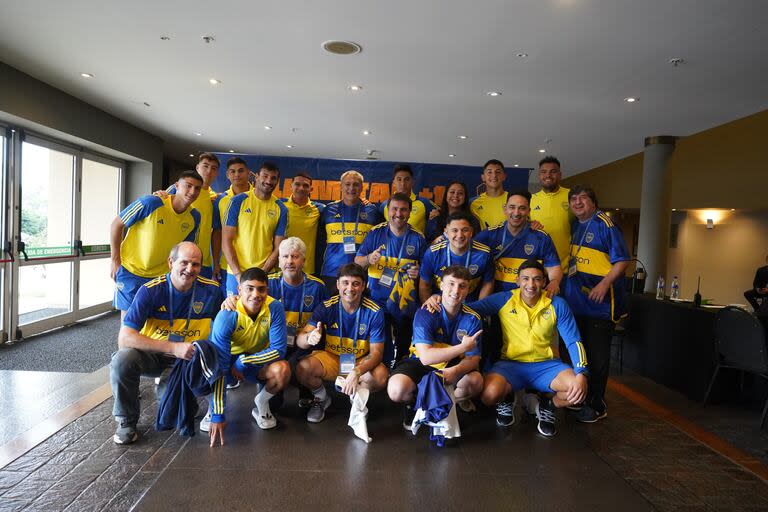 El grupo de fans azul y oro, en un día inolvidable para ellos