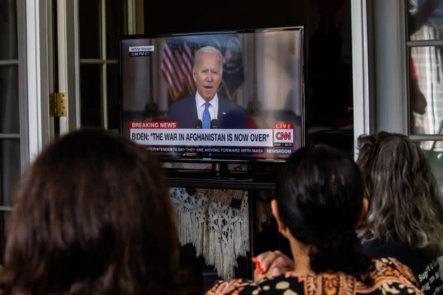 Military families and veterans watch President Joe Biden's speech announcing that all troops are out of Afghanistan on Aug. 31, 2021, in Long Beach, California.  (Photo: APU GOMES via Getty Images)