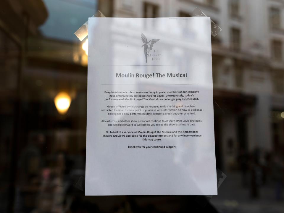 A sign is displayed at Piccadilly Theatre, which has had to pull today’s performance of Moulin Rouge due to Covid (Getty)