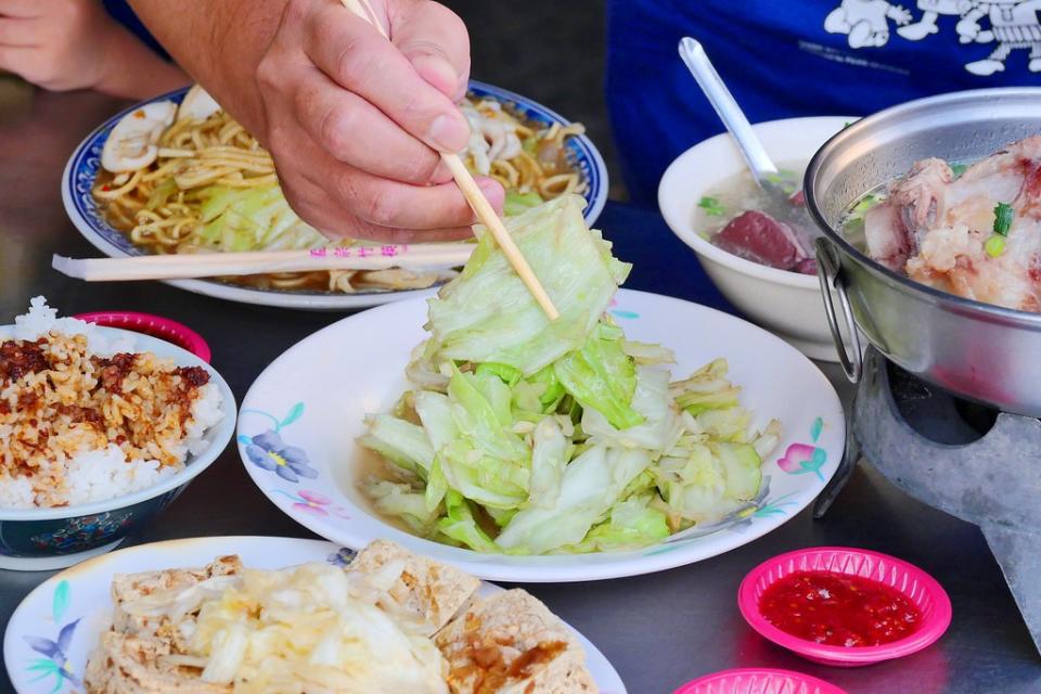 台中｜潭子花枝炒麵/臭豆腐/大骨湯