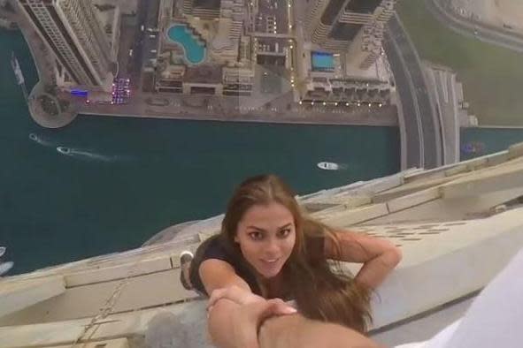 Dangerous stunt: Viki Odintcova dangled from the edge of the Cayan Tower in Dubai: Instagram / viki_odintcova