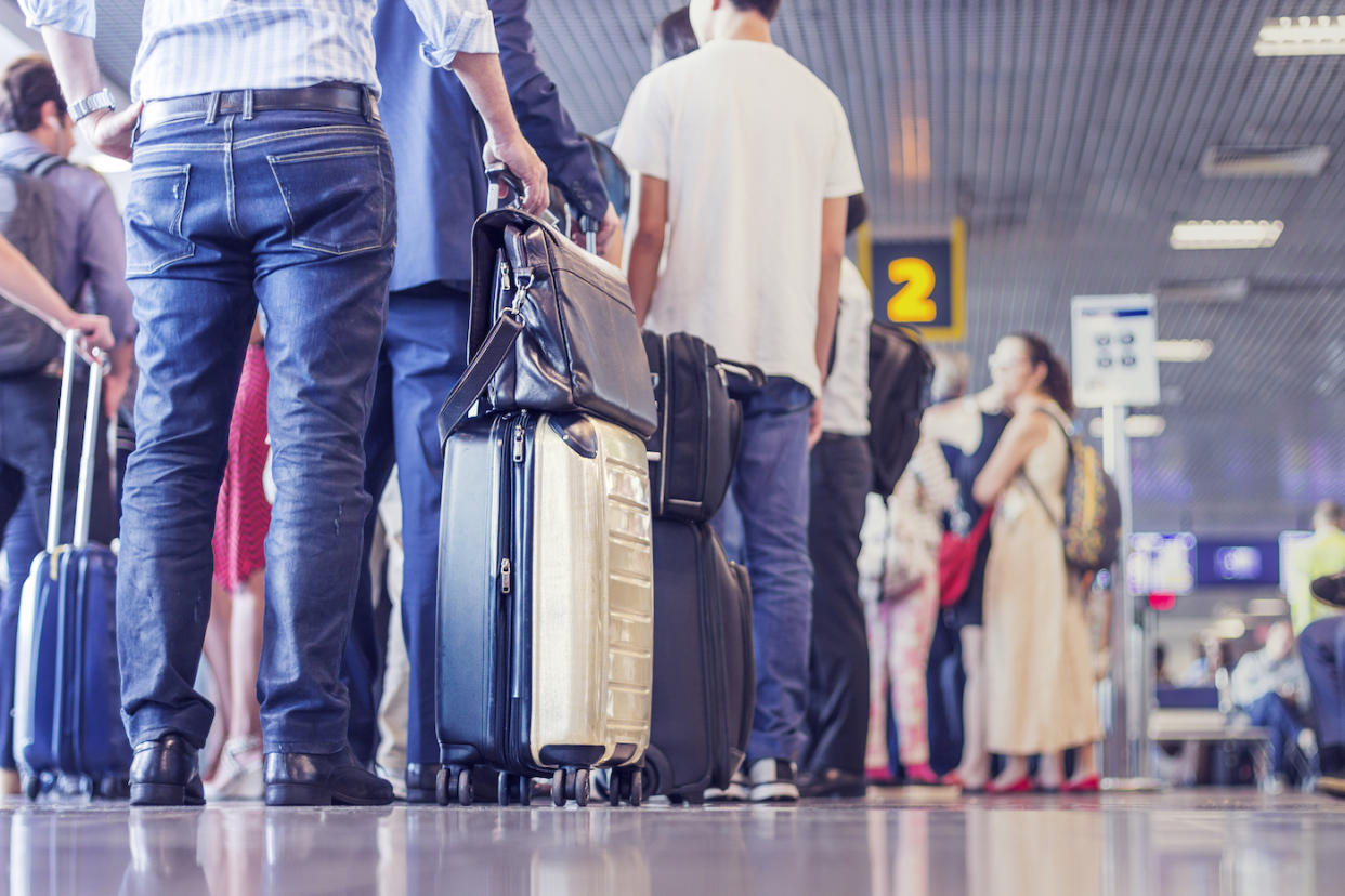 Die Wartezeit am Flughafen wurde dem Pärchen auf besondere Weise versüßt. (Symbolbild: Getty Images)