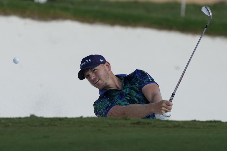 Matt Wallace of England plays a bunker shot on the 18th hole during the round three of the DP World Tour Championship golf tournament, in Dubai, United Arab Emirates, Saturday, Nov. 18, 2023. (AP Photo/Kamran Jebreili)