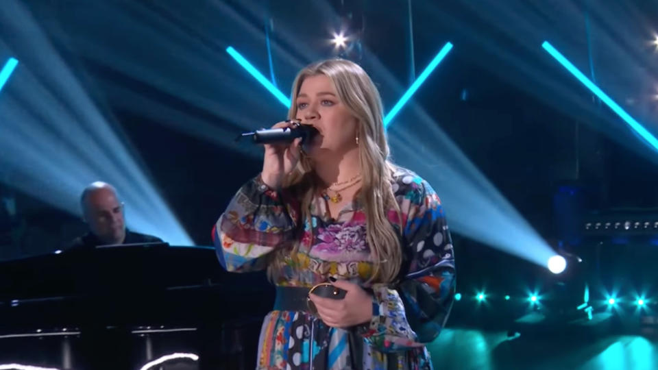 Screen-Shot-2022-05-20-at-1.36.44-PM - Credit: YouTube/The Kelly Clarkson Show