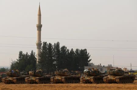 Turkish army tanks are stationed in Karkamis on the Turkish-Syrian border in the southeastern Gaziantep province, Turkey, August 25, 2016. REUTERS/Umit Bektas