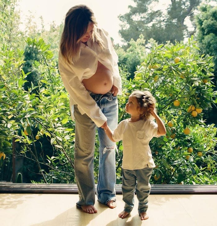 Ashley Tisdale anuncia su segundo embarazo con su hija Jupiter