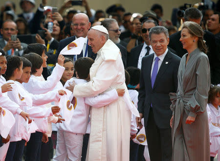 Pope Francis greets children next to Colombia's President Juan Manuel Santos (2nd R) and his wife Maria Clemencia Rodriguez upon his arrival in Bogota, Colombia, September 6, 2017. REUTERS / Stefano Rellandini