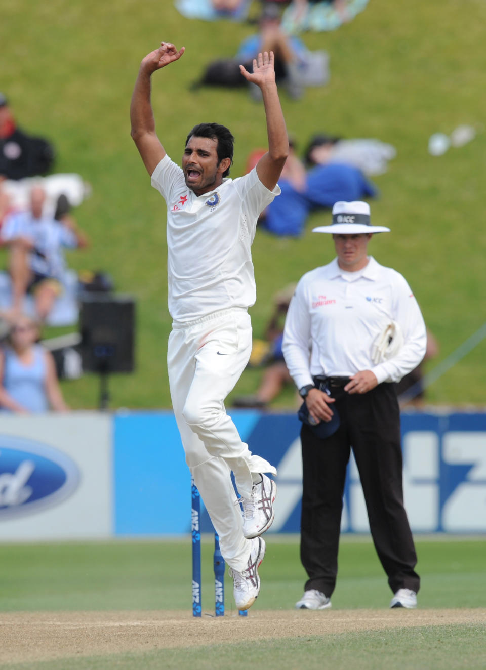 India’s Mohammed Shami reacts to a dropped catch off his bowling against New Zealand on the fourth day of their second cricket test mat at Basin Reserve in Wellington, New Zealand, Monday, Feb. 17, 2014. (AP Photo/SNPA, Ross Setford) NEW ZEALAND OUT