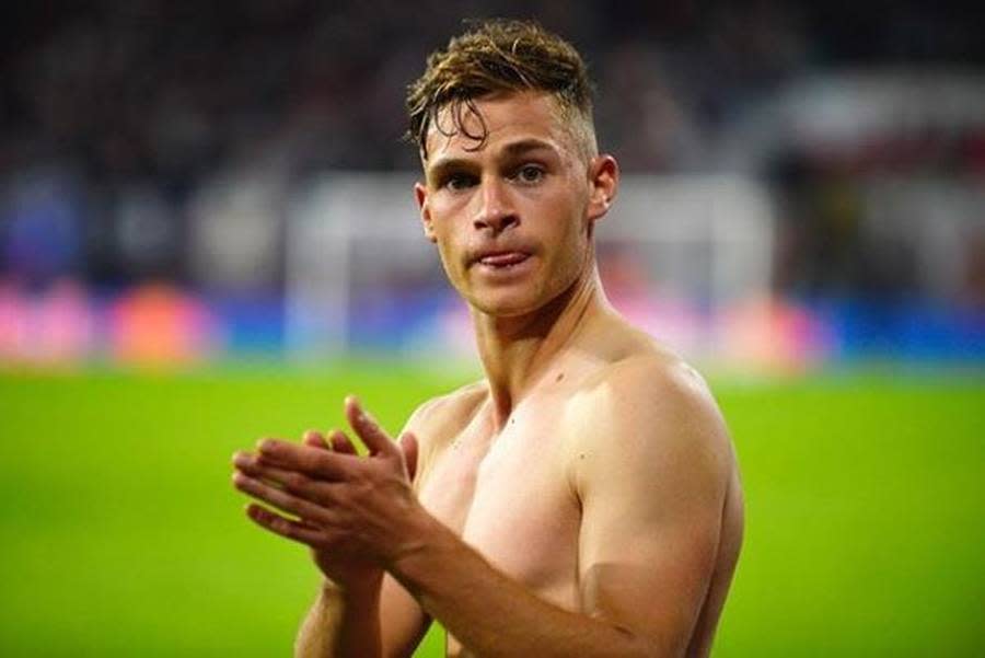 "Er muss noch an seinem Bizeps arbeiten", hatte Leipzig-Profi Diego Demme schmunzelnd über Joshua Kimmich gesagt. Kurz vor dem Liga-Gipfel des FC Bayern bei RB reagierte Kimmich und gab auf Instagram per Hashtag zu: "Diego hat Recht, dass der Bizeps zu klein ist, aber auch der Bizeps allein holt keine drei Punkte." Das Ergebnis am Ende: 1:1