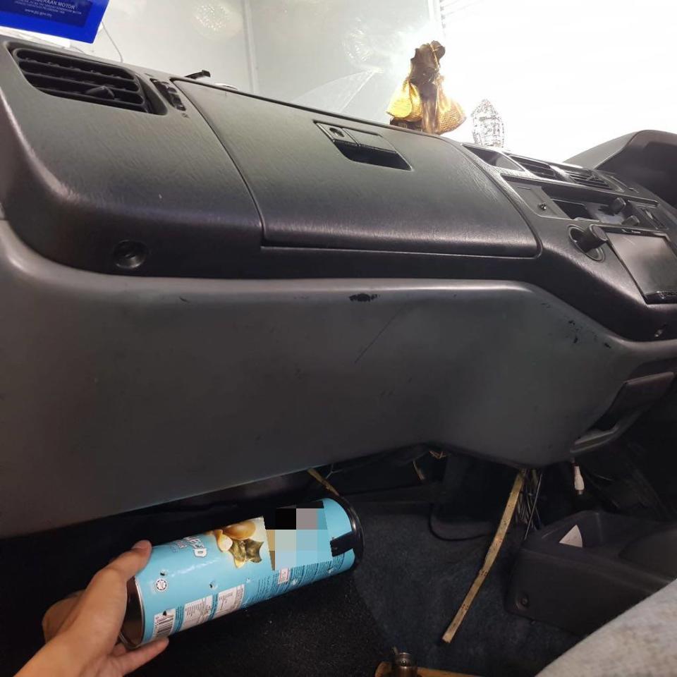 The tube used to hide the bird was found in the glove compartment of the car. PHOTO: ICA