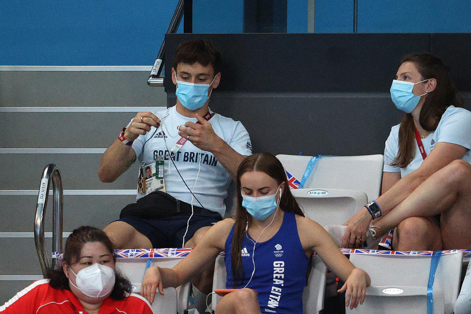 Photos of Tom Daley Knitting During the Olympics