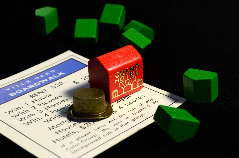 Die Spielfiguren bei Monopoly könnten demnächst neu sein. (Bild: Getty Images)