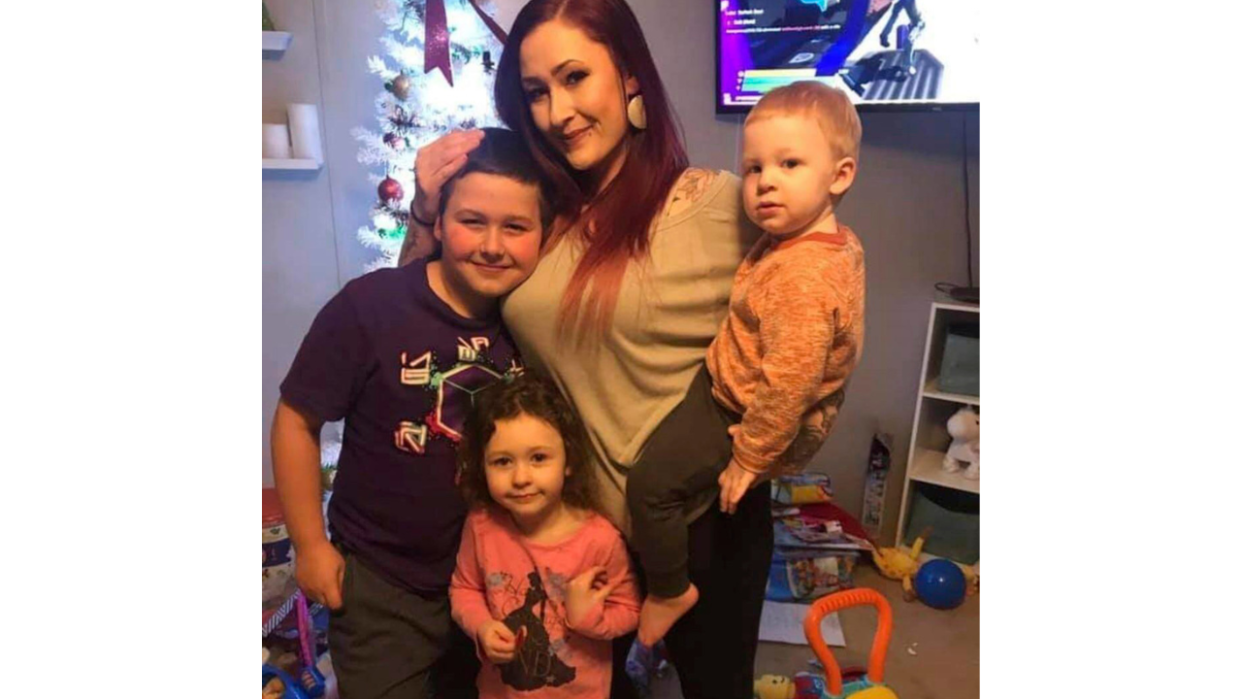 Mariah Dodds and her three children pose for a photo