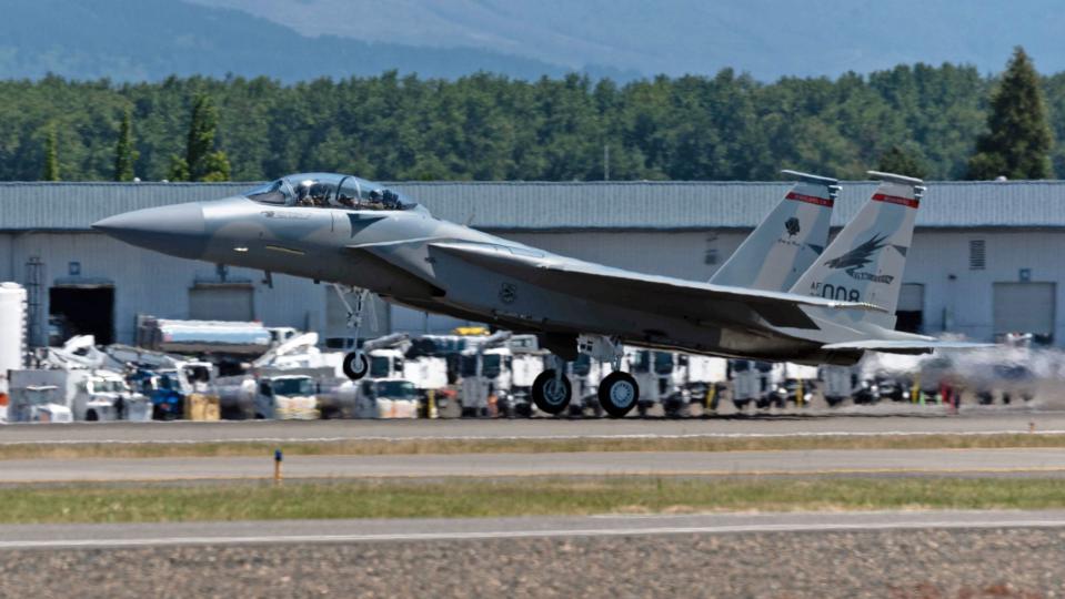 The 142nd Wing's first F-15EX arrives at PDX. (142nd Wing PAO)