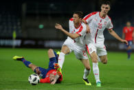 Soccer Football - International Friendly - Serbia vs Chile - Merkur-Arena, Graz, Austria - June 4, 2018 Chile’s Angel Sagal in action with Serbia’s Nemanja Matic REUTERS/Heinz-Peter Bader