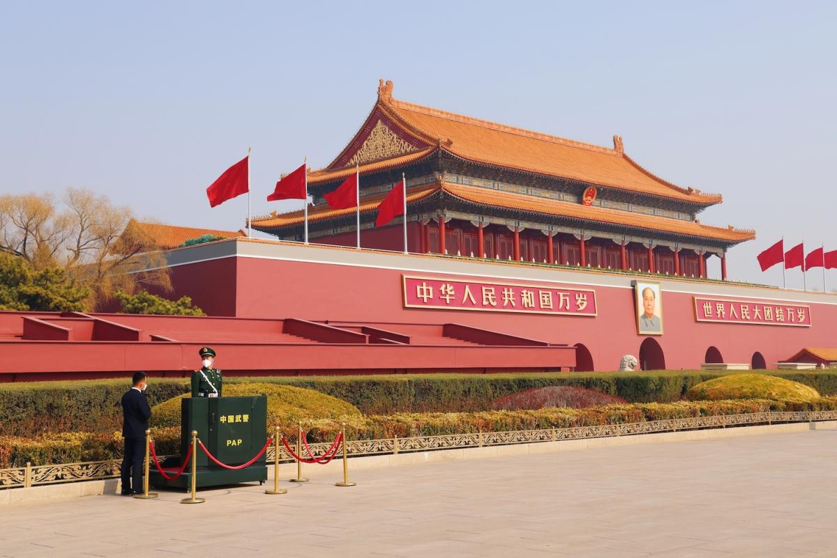 On the eve of the NPC and CPPCC, security in Beijing has been upgraded ten steps, and the police have to check even “mineral water” before entering the subway