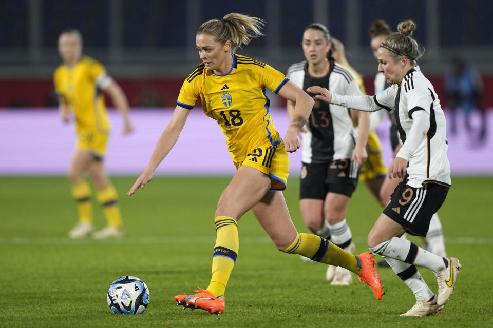 FILE - Germany's Svenja Huth, right, and Sweden's Fridolina Rolfoe challenge for the ball during the women's international soccer friendly match between Germany and Sweden in Duisburg, Germany, Tuesday, Feb. 21, 2023. (AP Photo/Martin Meissner, File)