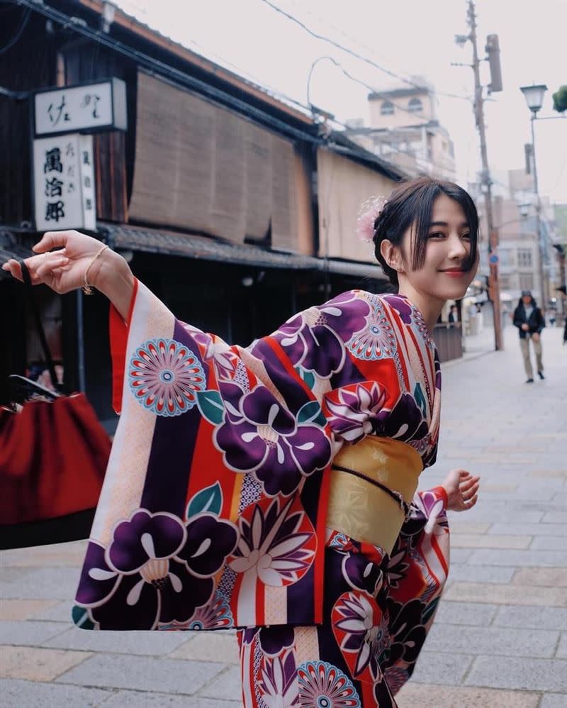 邵雨薇在日本遊學，體驗穿和服。（圖／翻攝邵雨薇臉書）