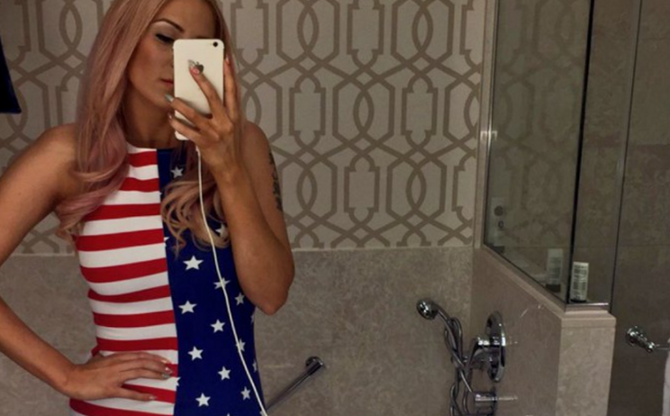 Kaya Jones wore an affordable, patriotic dress to the White House. (Photo: Twitter/Kaya Jones)