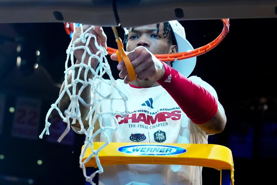 Florida Atlantic's Alijah Martin (15) cuts the net after Florida Atlantic defeated Kansas State in the Elite Eight in the NCAA Tournament's East Region final on March 25 in Madison Square Garden.