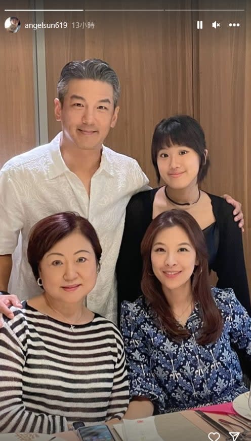 梧桐妹公開家人合照，46歲林若亞近況曝光。（圖／Instagram／angelsun619）