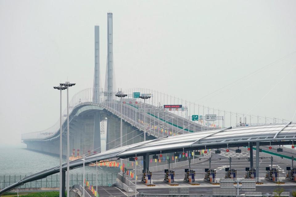 Hong Kong-Zhuhai-Macau bridge (REUTERS)