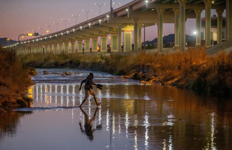 An undocumented migrant crosses north on the Rio Grande in Juárez to enter El Paso on Jan. 17, 2022.