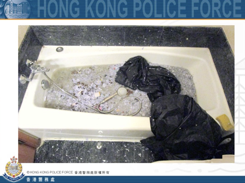 香港警方獲得法庭手令，搜查 6 個目標單位，在其中一個單位拘捕一名 28歲姓鄧男子，檢獲 88 萬現金，兩隻名貴手錶。警方在其單位發現大量經碎紙機、火、懷疑漂白水銷毀的文件。