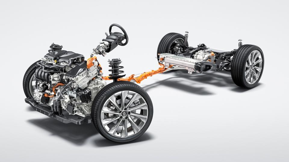 標準車型搭載2.5升Hybrid THS II油電動力系統，並搭配E-CVT無段變速箱與E-Four四輪驅動架構，綜效最大馬力輸出為218hp。
