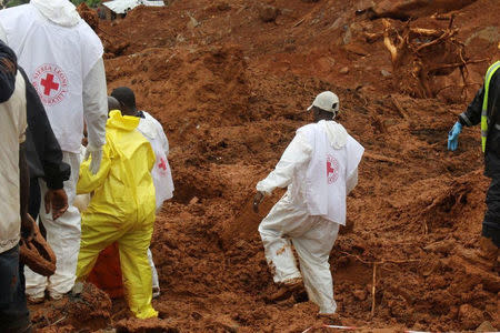 Rescue workers search for survivors after a mudslide in the Mountain town of Regent, Sierra Leone, August 14, 2017. Pictures taken August 14, 2017. Sierra Leone Red Cross/Handout via REUTERS