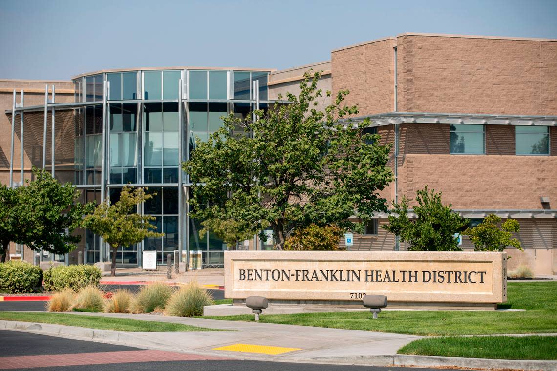 Two unions told the Benton Franklin Health District Board this week that staff had no confidence in district Administrator Jason Zaccaria.