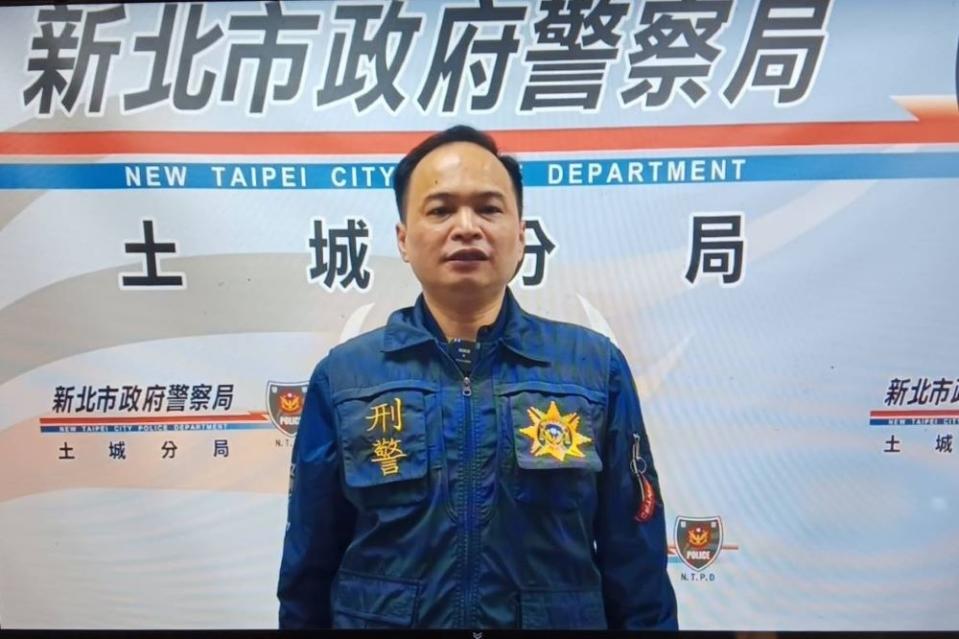 《圖說》土城分局偵查隊長葉明青說明丟小型爆裂物催債案由。〈土城分局提供〉