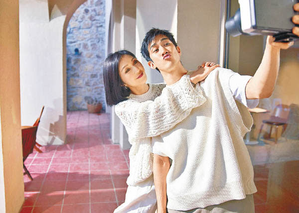 楊千嬅與李治廷相識多時，終有機會合作拍MV。