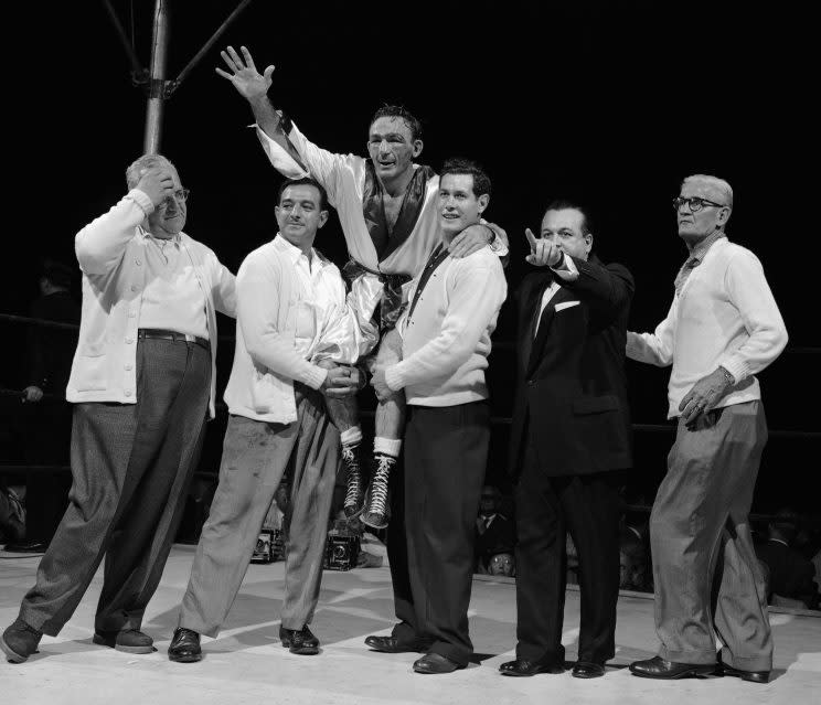 Foto de archivo de Sept. 23, 1957. Carmen Basilio después de vencer a Sugar Ray Robinson por decisión en el Yankee Stadium de Nueva York. | Foto: AP