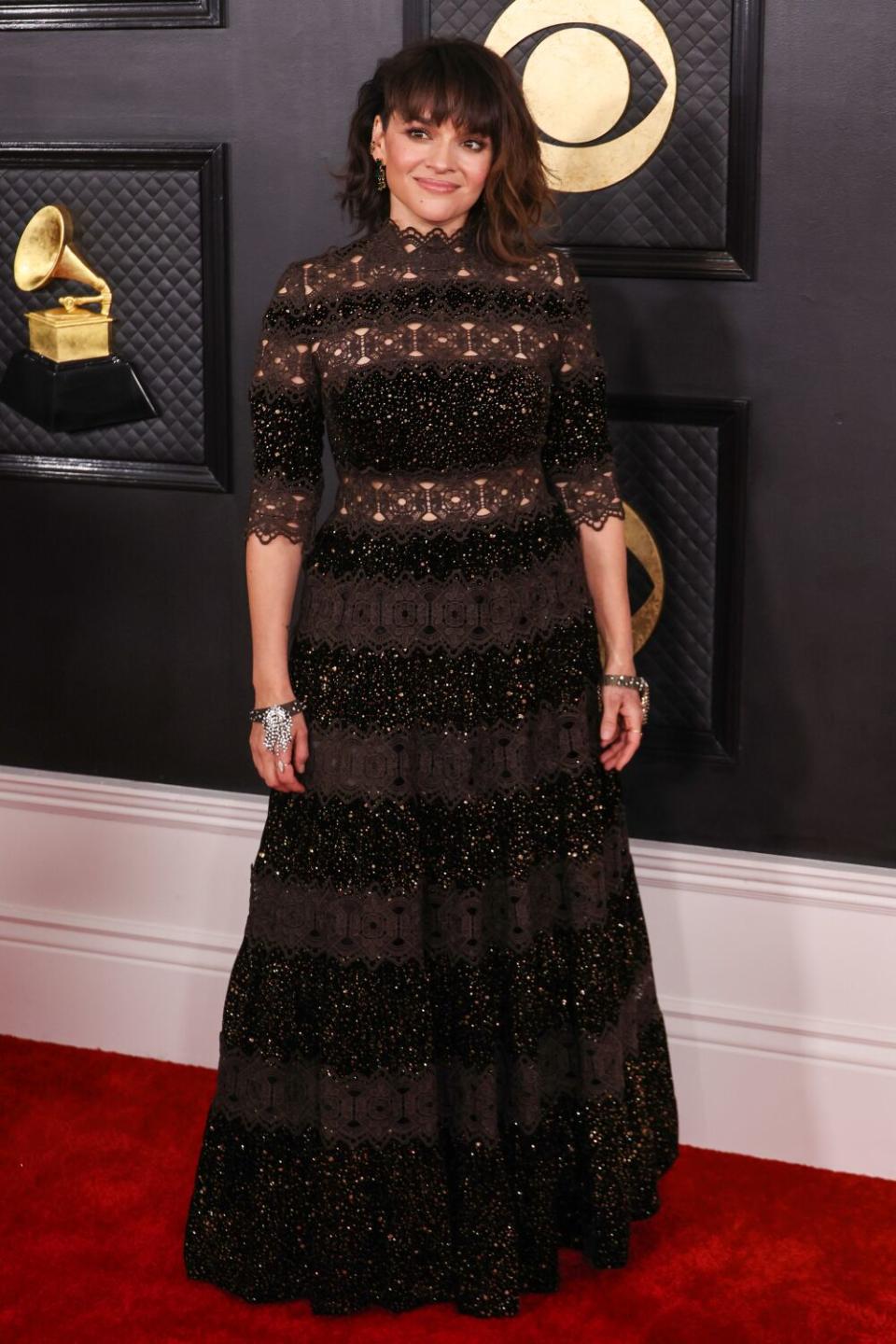 Norah Jones on the 2023 Grammy Awards red carpet.