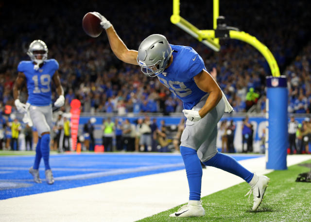 Lions' T.J. Hockenson knocked out of game after trying to hurdle