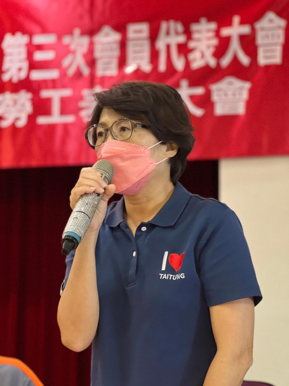 民進黨前桃園市議員王浩宇在臉書附圖PO文稱台東縣長饒慶鈴在17日強震，縣府一級應變中心開設後，18日上午仍出席競選行程。   圖：翻攝王浩宇臉書