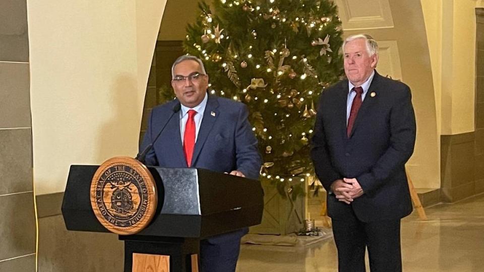 Missouri Treasurer Vivek Malek, left, with Gov. Mike Parson.