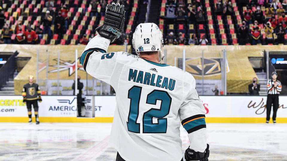 Patrick Marleau waves to the fans after breaking Gordie Howe&#39;s record for most games played.(Photo by Brandon Magnus/NHLI via Getty Images)