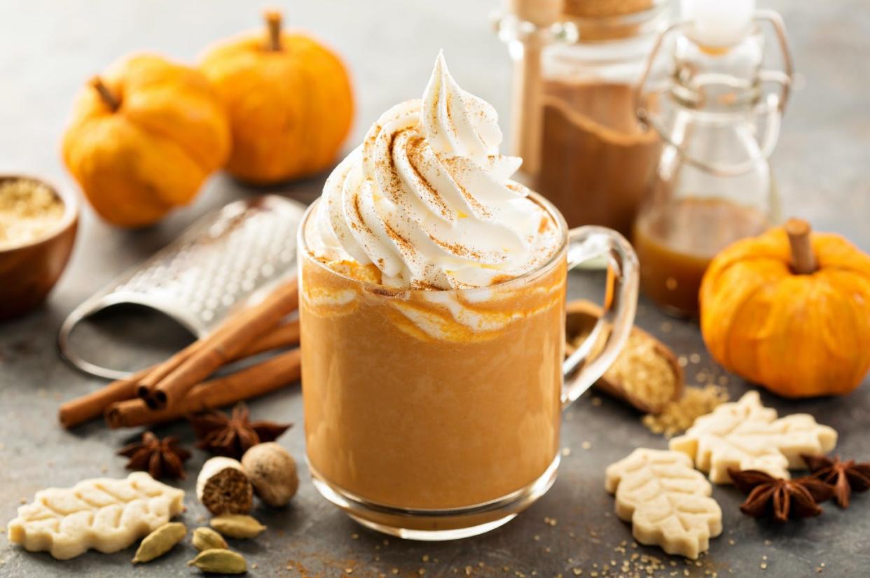 <a href="https://www.shutterstock.com/es/image-photo/pumpkin-spice-latte-glass-mug-cinnamon-714132208" rel="nofollow noopener" target="_blank" data-ylk="slk:Elena Veselova / Shutterstock;elm:context_link;itc:0;sec:content-canvas" class="link ">Elena Veselova / Shutterstock</a>